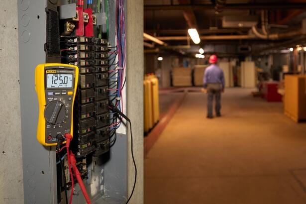 Fluke 117 Electrician's Ideal Multimeter with Non-Contact Voltage