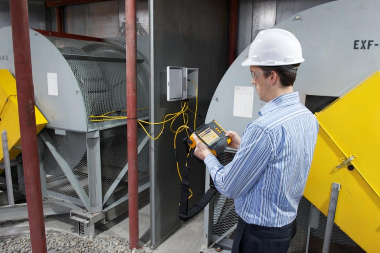 Plant maintenance technician uses the Fluke 810 handheld vibration tester
